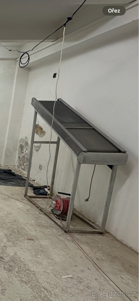 Nerezový šikmý dopravní pás (230 V) + 3f motor