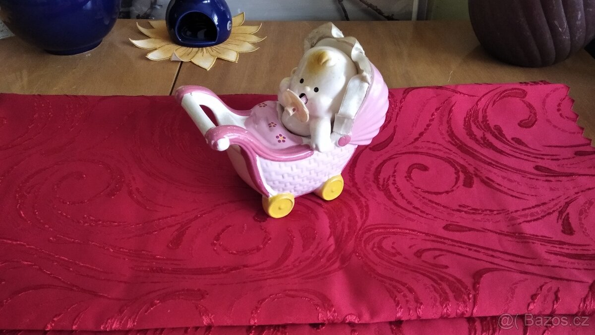 PĚKNÝ KOČÁREK S PANENKOU A JINÉ NOVÉ.