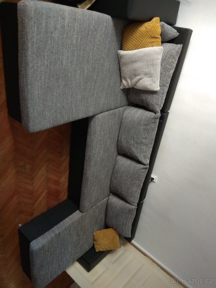 Sedací souprava, opravdu prostorná,super stav