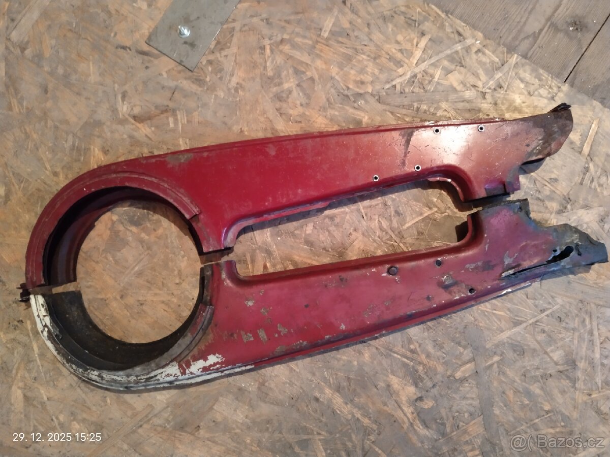 Jawa 250 a 350 kývačka - kryt řetězu