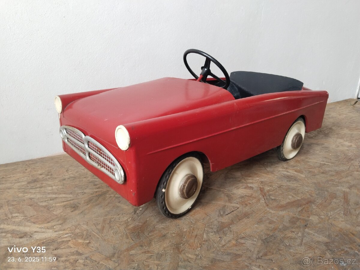 Šlapací autíčko Eureka 1956