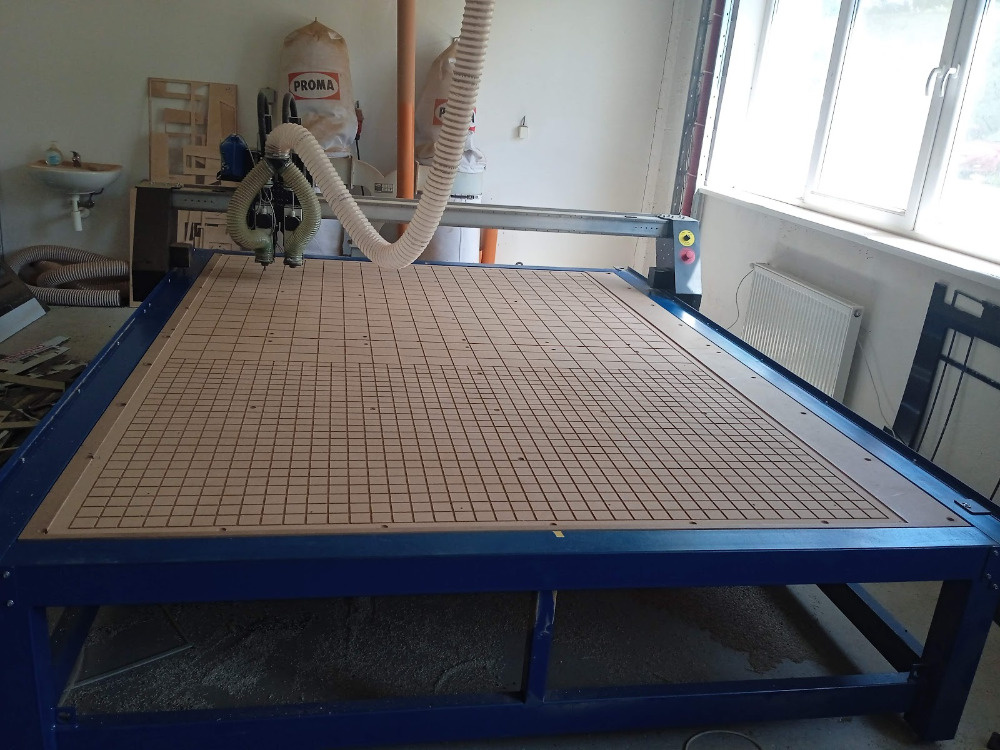 CNC fréza 2100 x 3000 mm + příslušenství