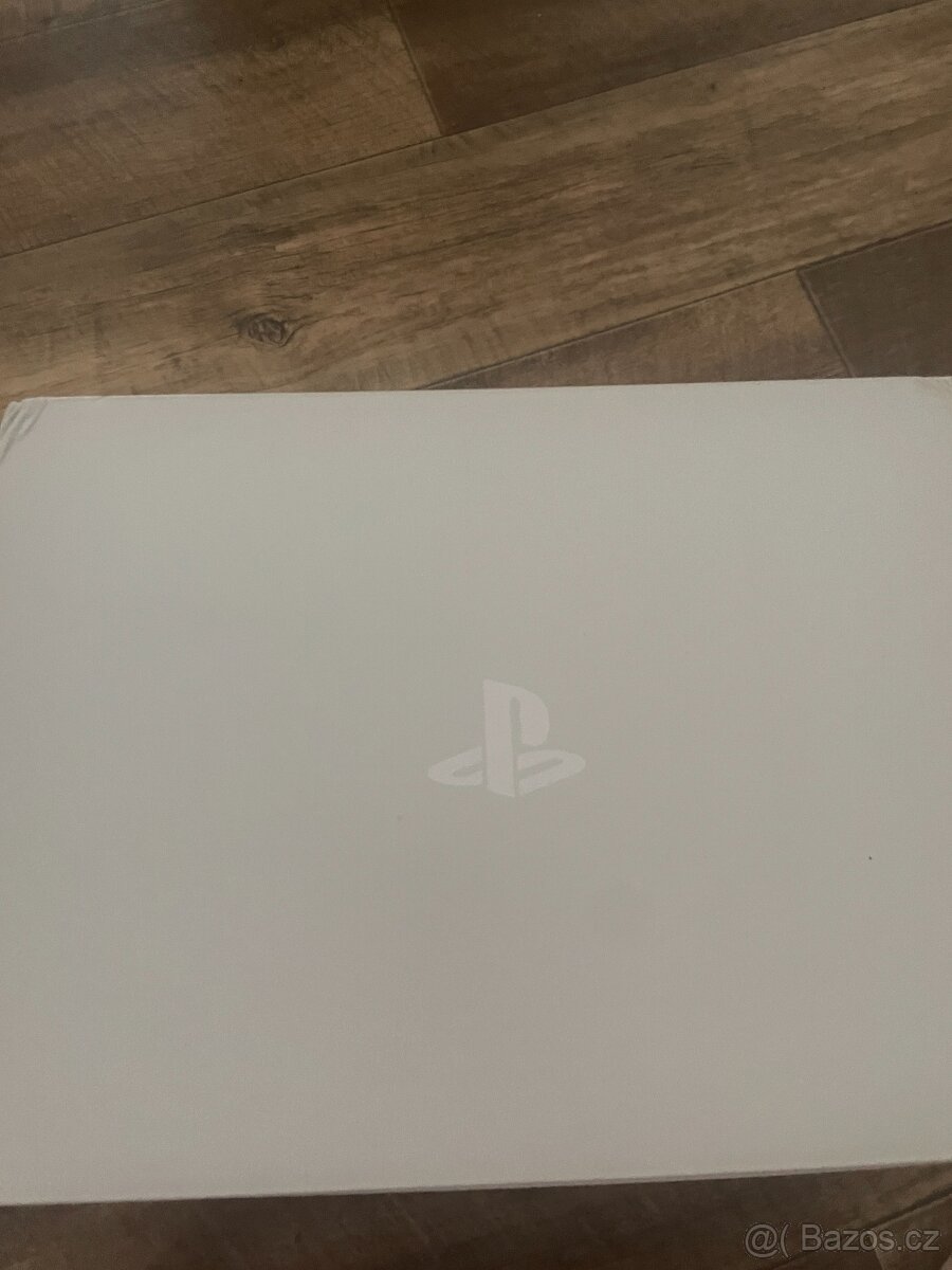 VR head set-Playstation 4