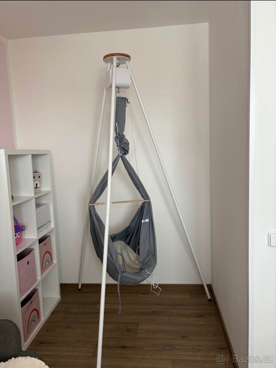 Závěsná kolébka Hojdavak