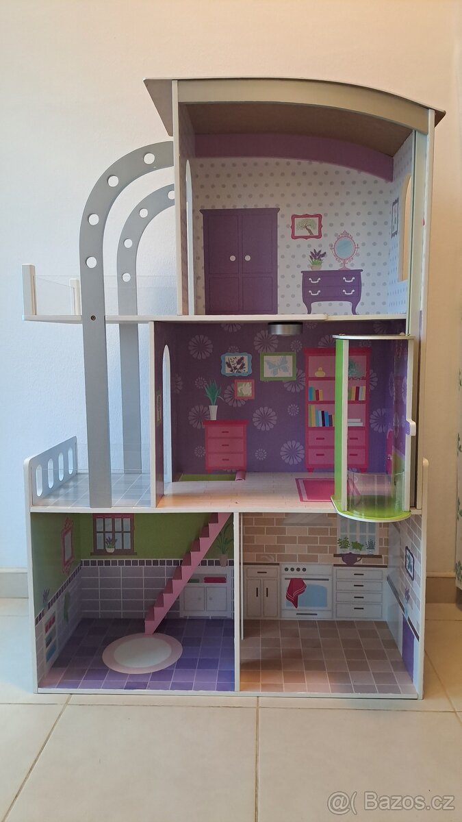 Dřevěný domeček pro panenky