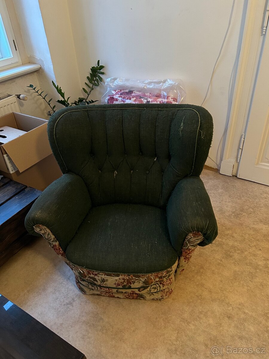 Kvalitní staré křeslo za odvoz