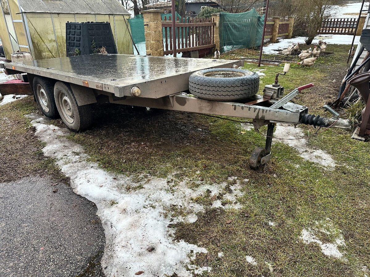 Plato přívěs za auto