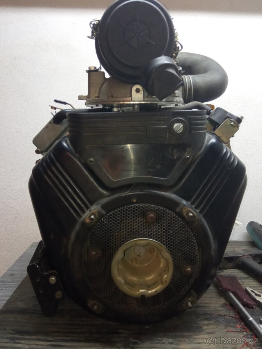Dvouválec Briggs & Stratton 21hp