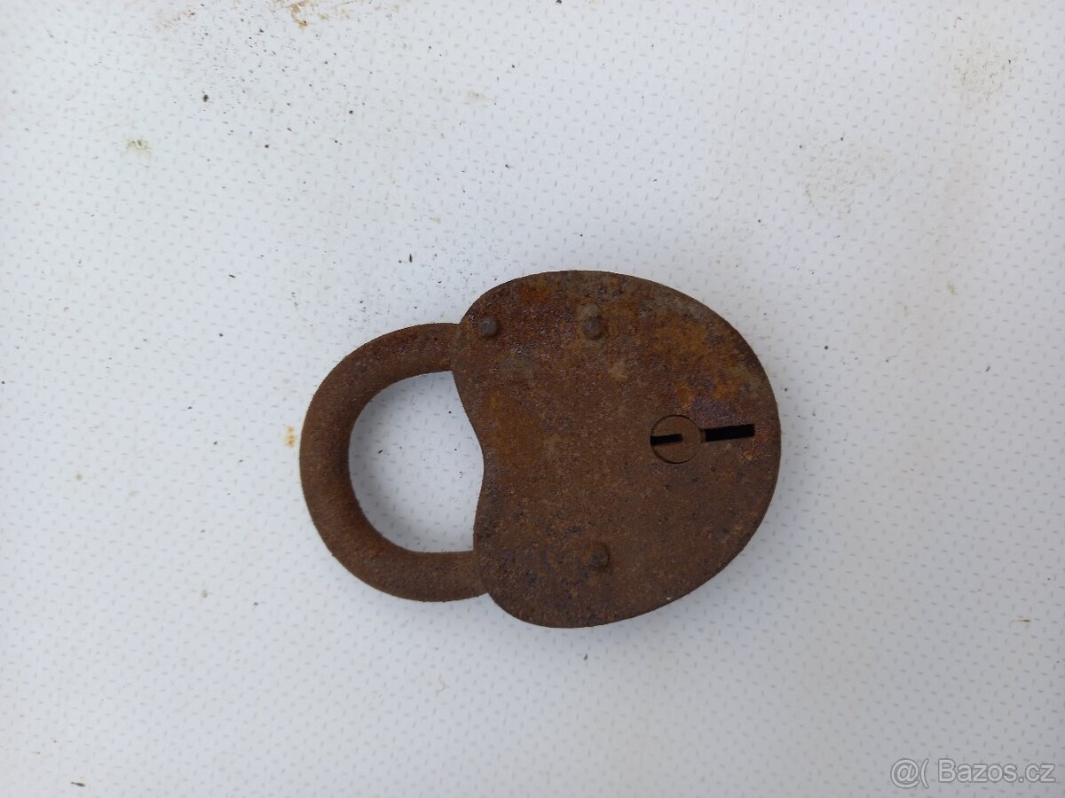 starý visací zámek