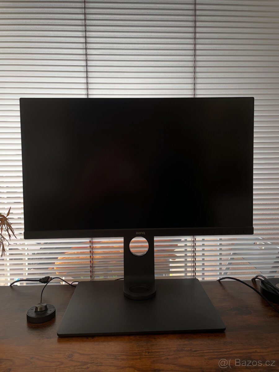 27" BenQ SW270C