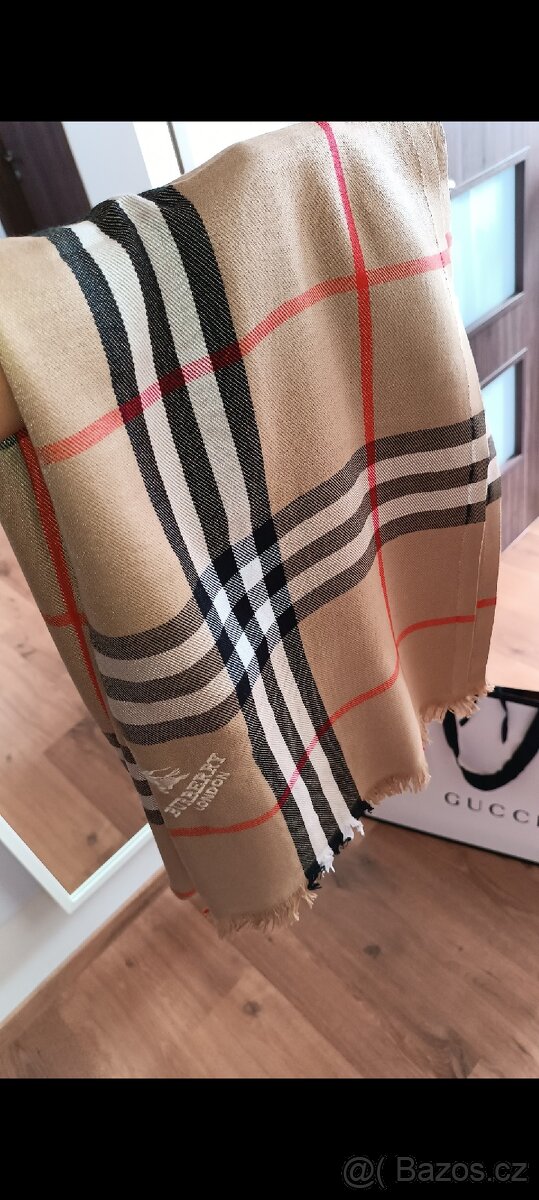 Šála Burberry, úplně nová