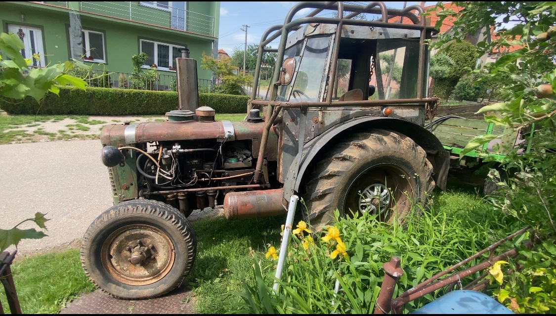 Pluh traktor vlečka a iné náradie za traktor