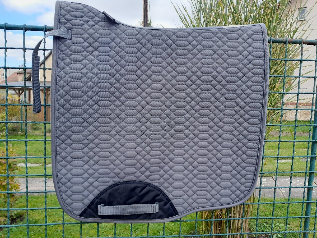 Anatomická drezurní dečka