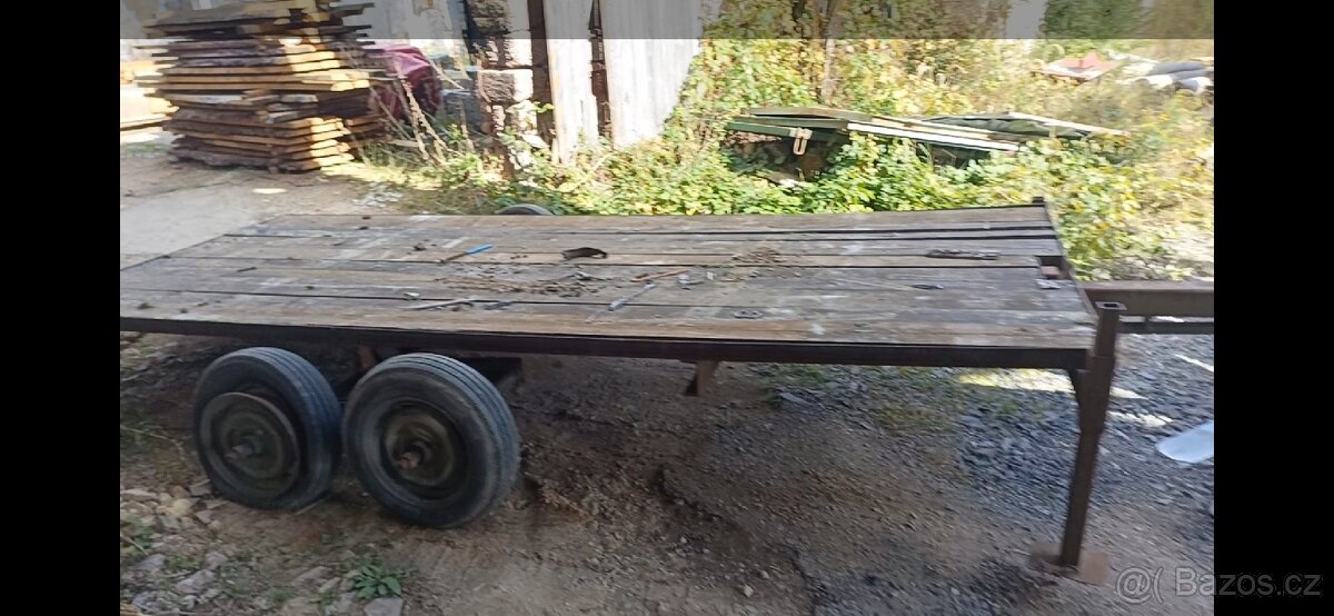 Vozík pro převoz materiálu do haly