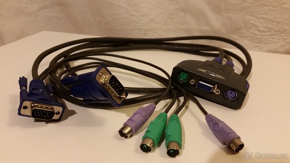 KVM přepínač ATEN pro VGA a PS/2 (platí do smazání)