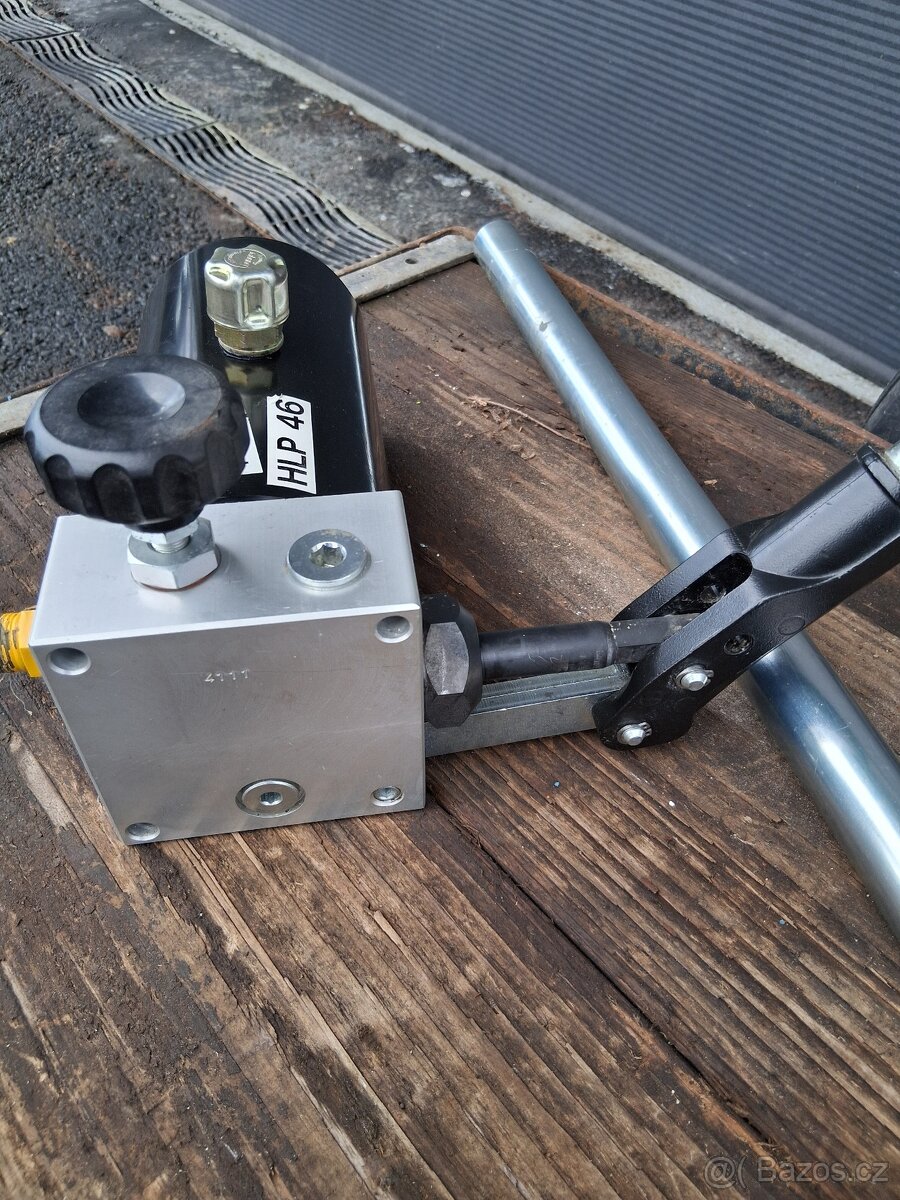 Ruční hydraulická pumpa