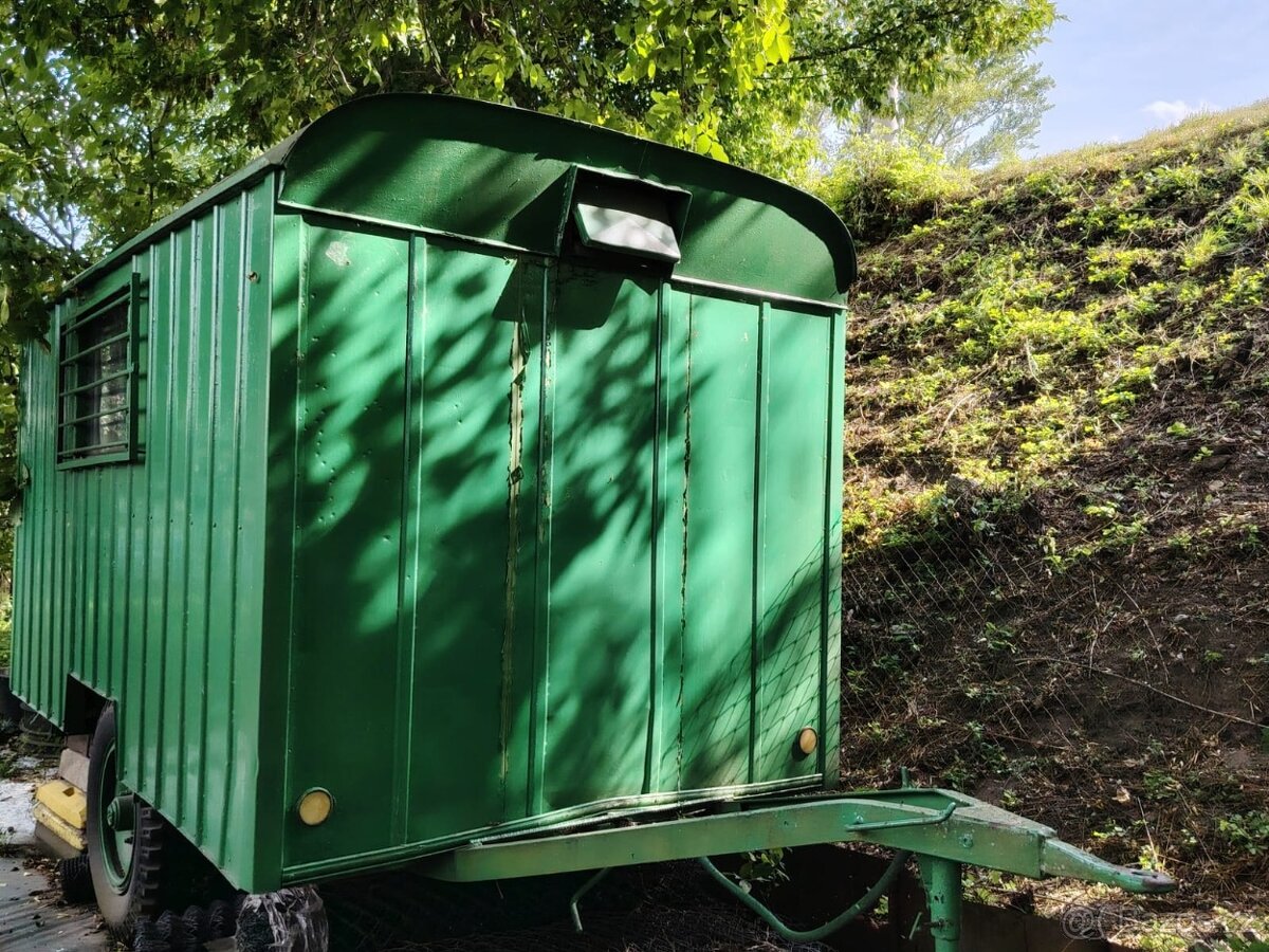 Obytný přívěs / starší karavan / maringotka