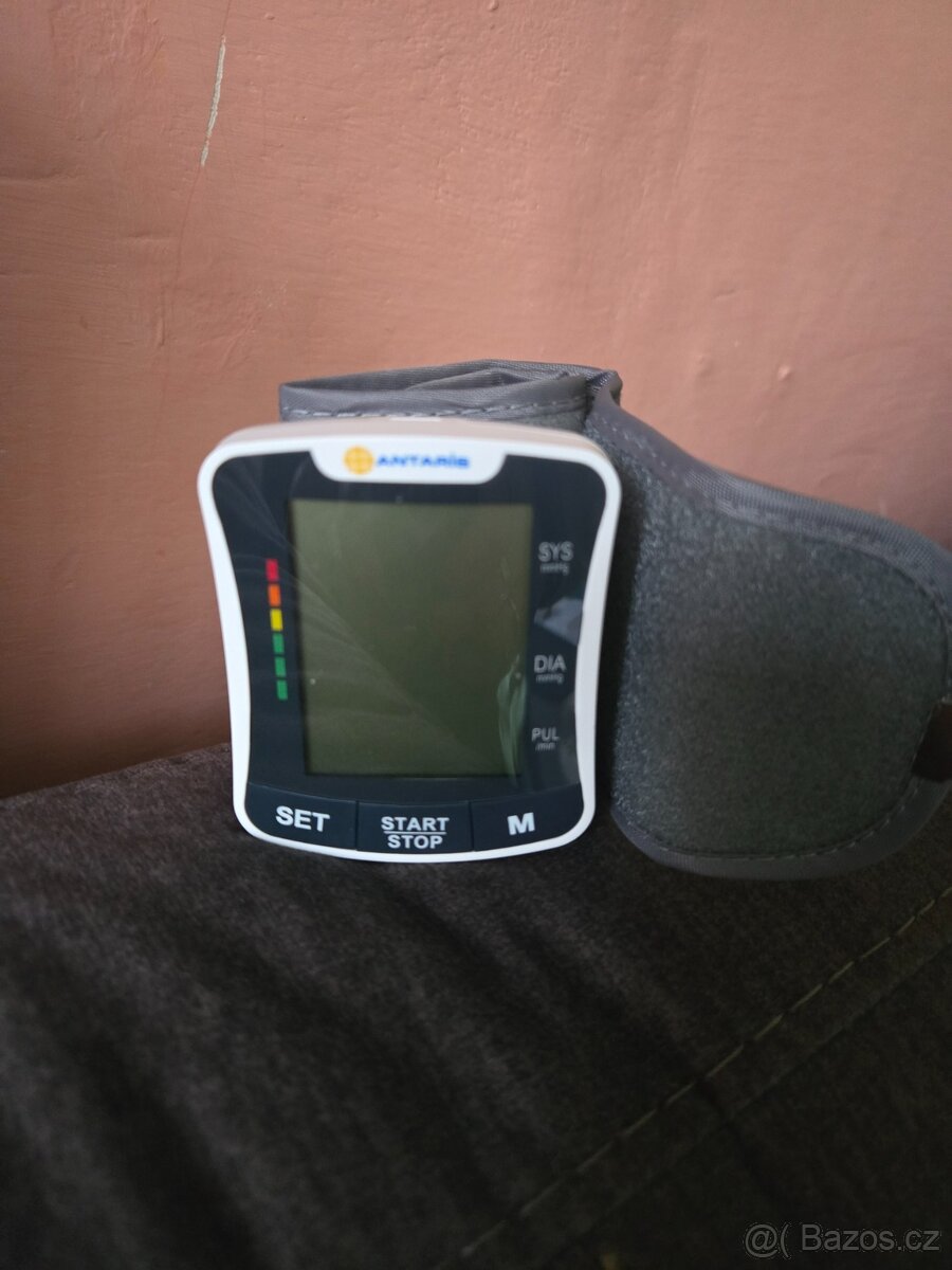 MĚŘIČ KREVNÍHO TLAKU