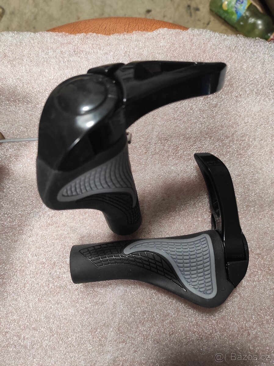 S spousta nových gripů na řídítka 1.