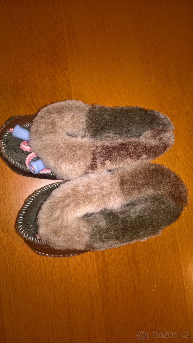 retro papuče 3x, Děts. papučky 2x, ponožky,důchodky,holínky