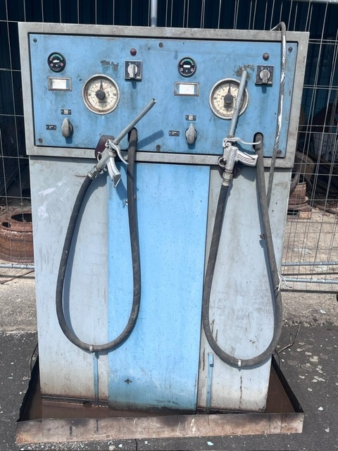 Výdajní stojan na olej