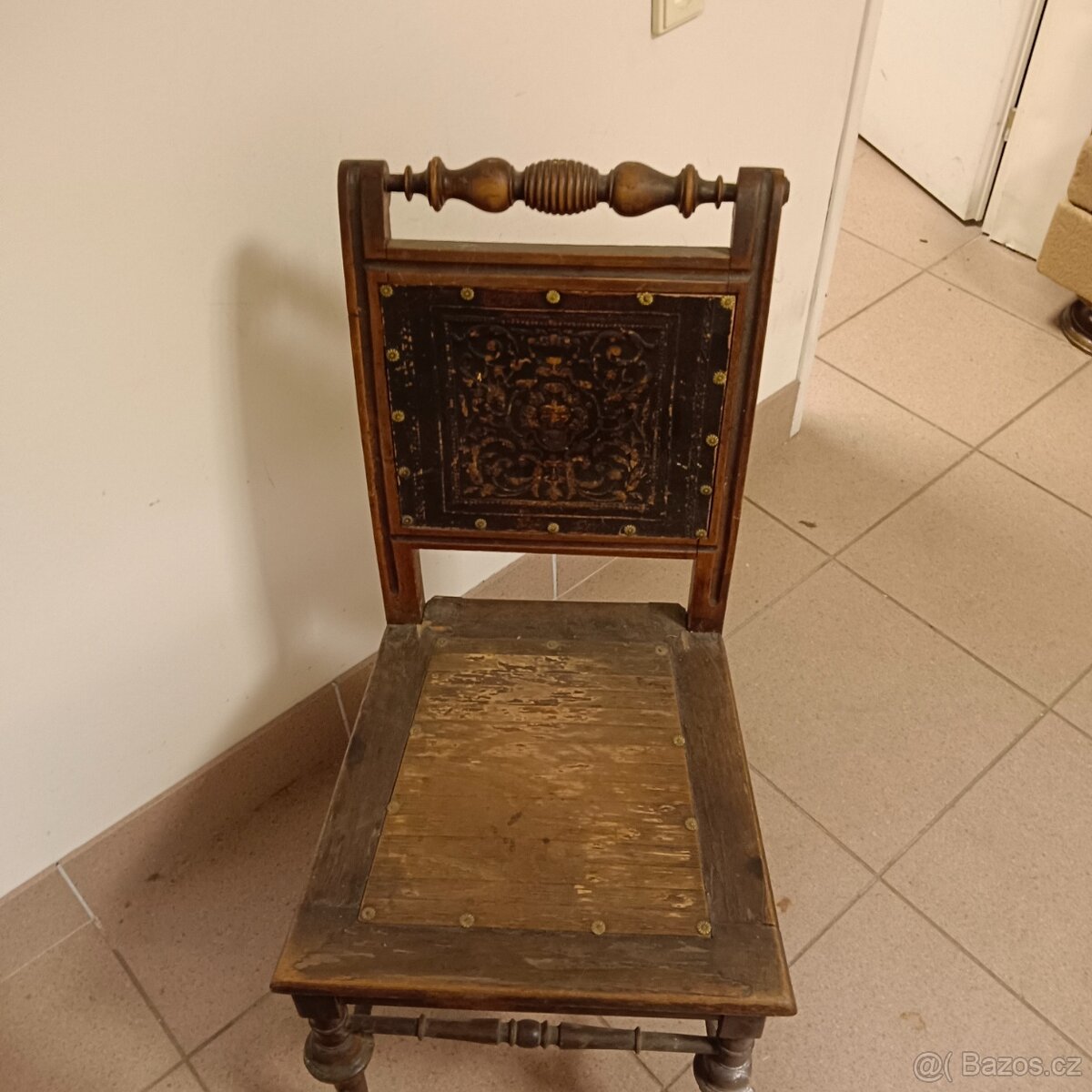 2ks židlí s taburetem