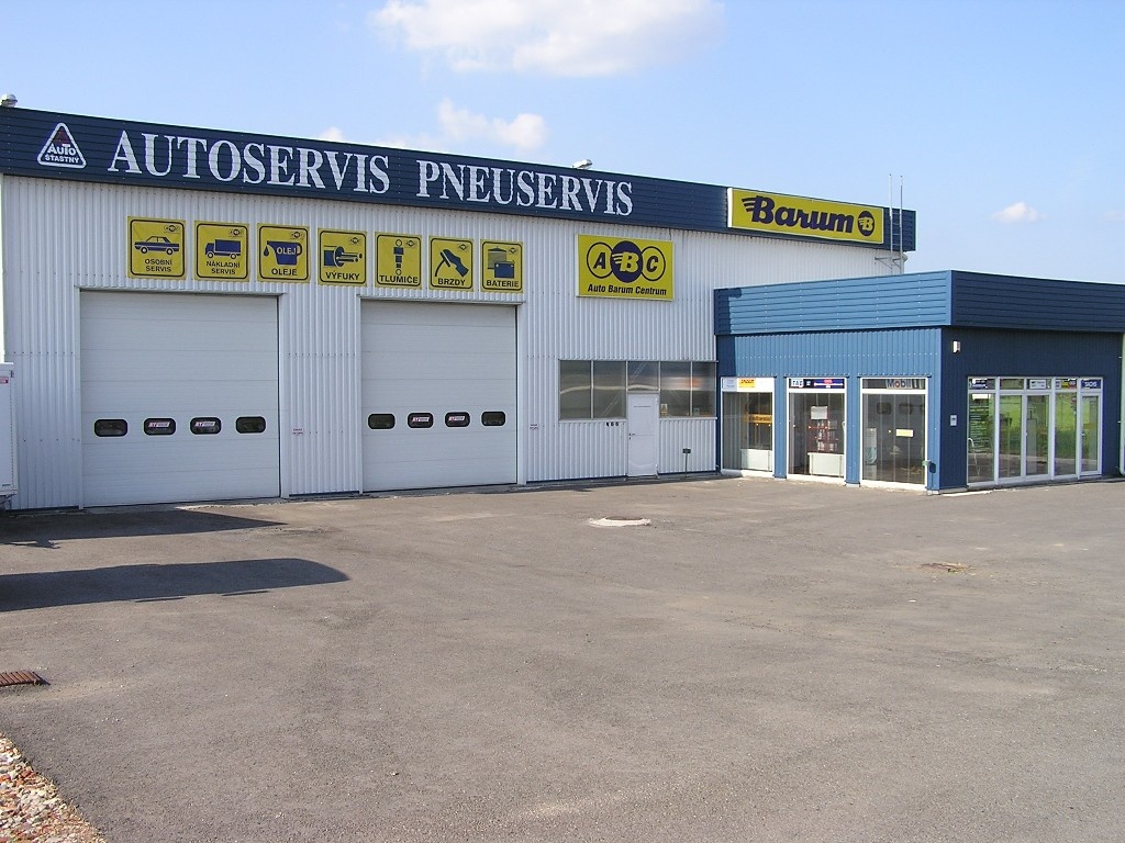 Pronajmu část autoservisu