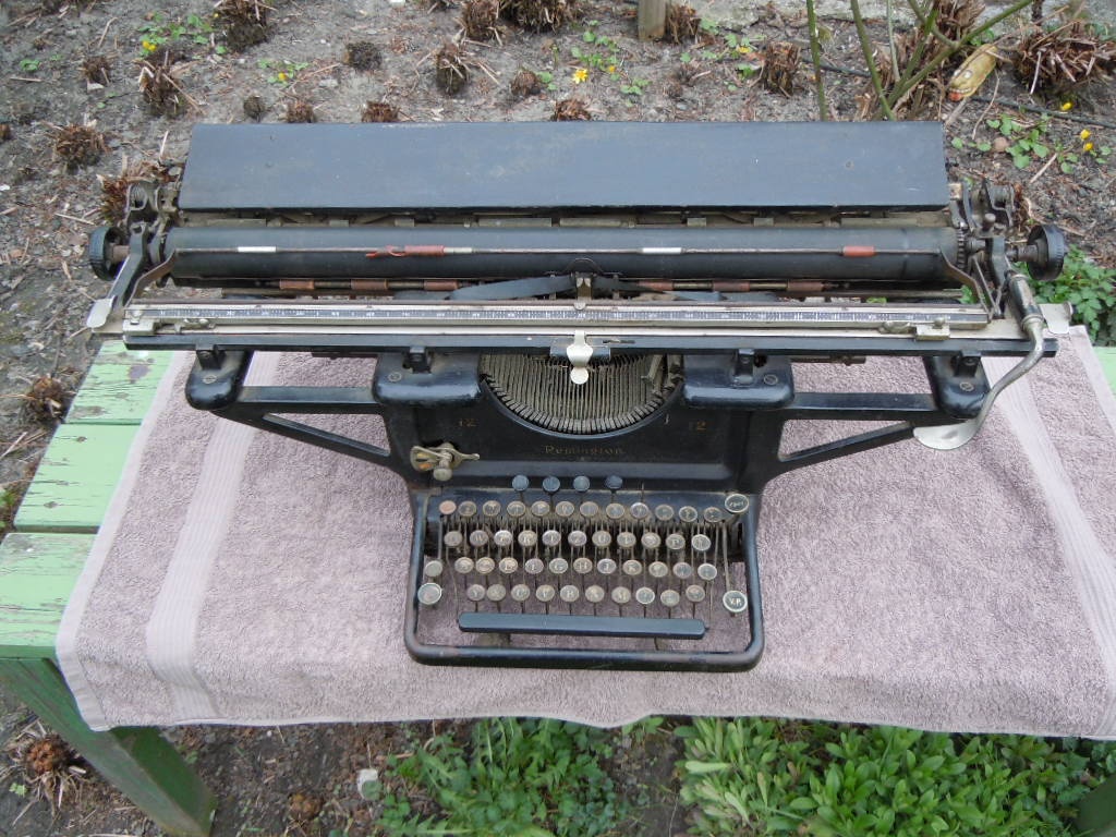 STARÝ PSACÍ STROJ REMINGTON 12