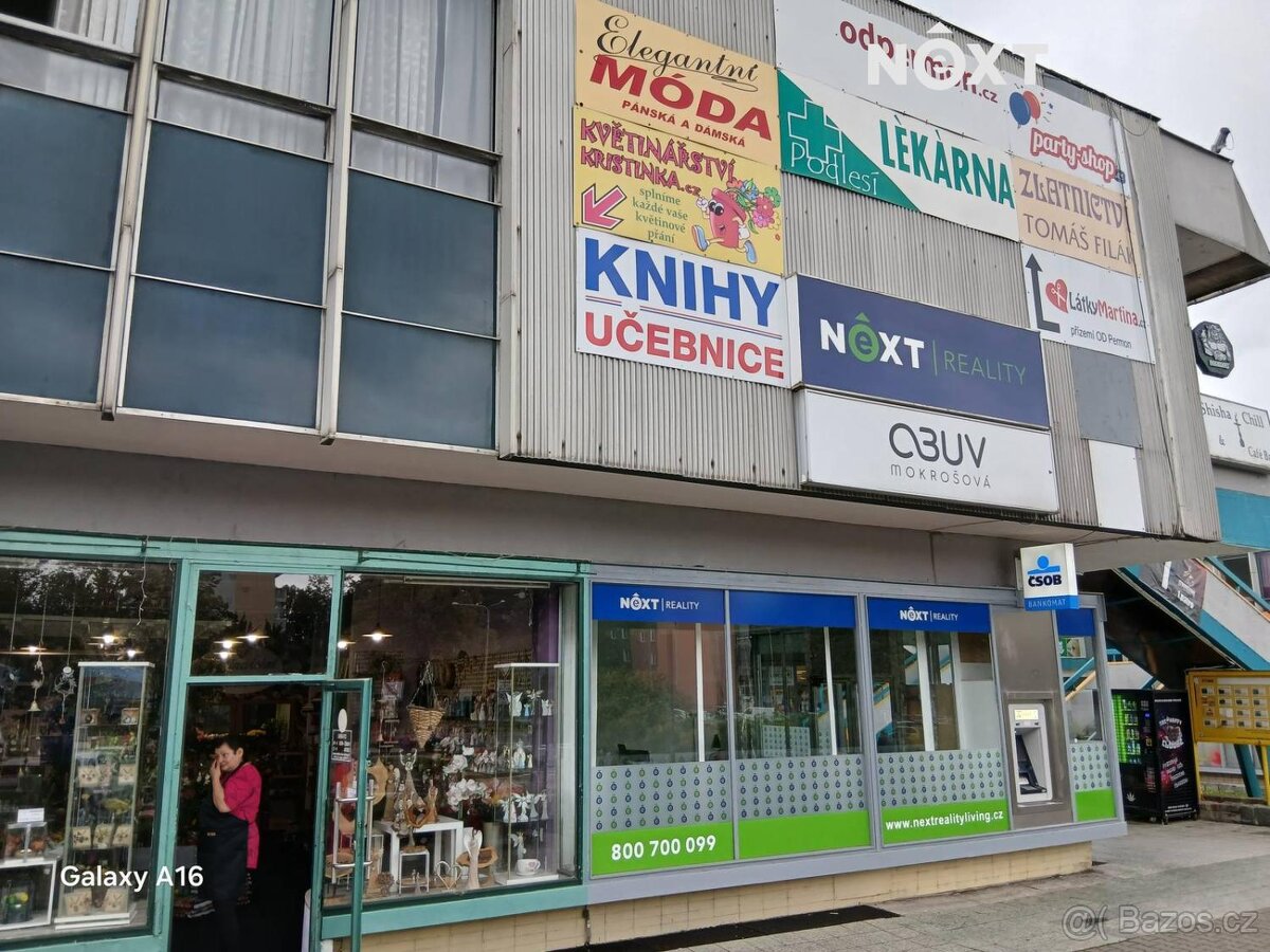 Pronájem komerční Obchodní prostory, 700㎡