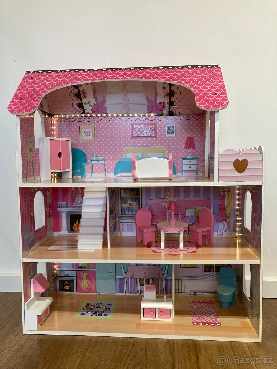 Dřevěný domeček pro panenky + nábytek