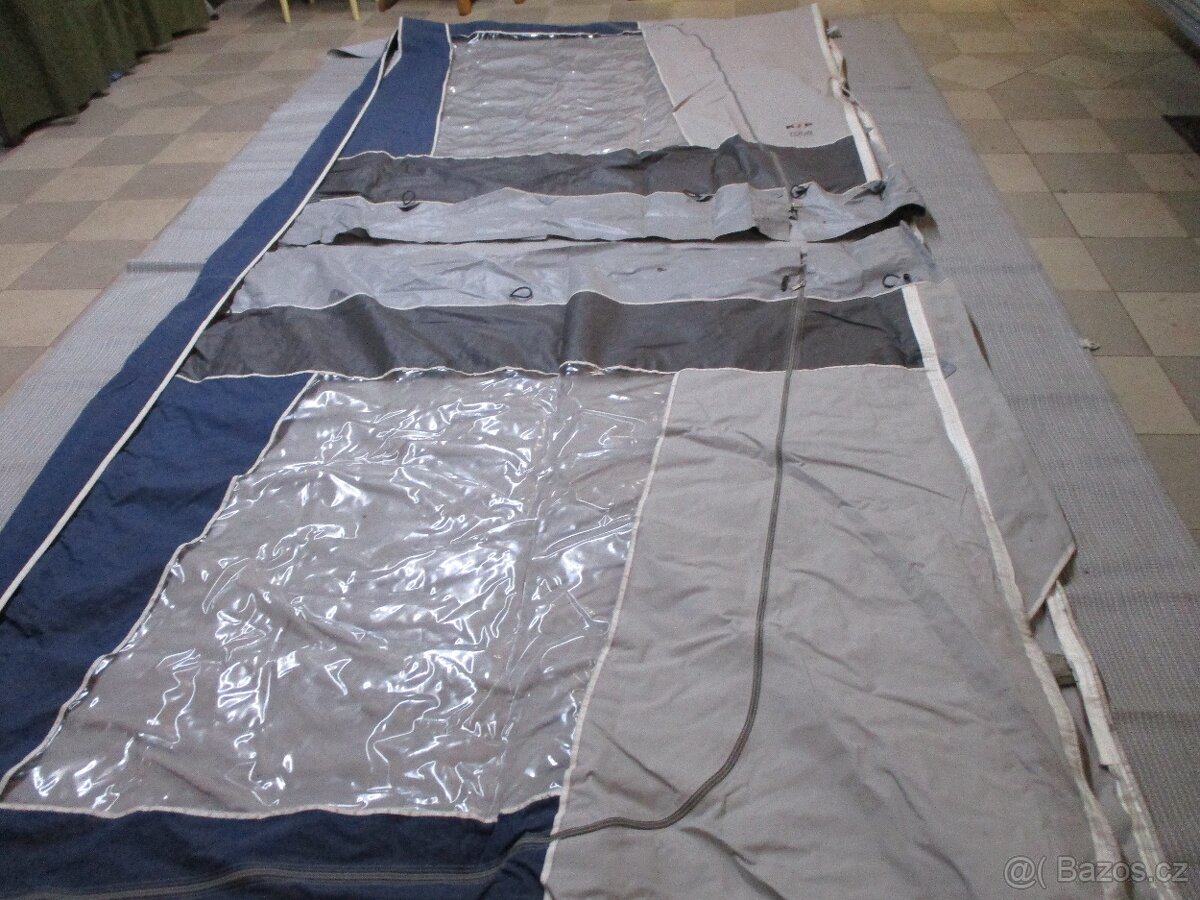 Přístřešek ke karavanu