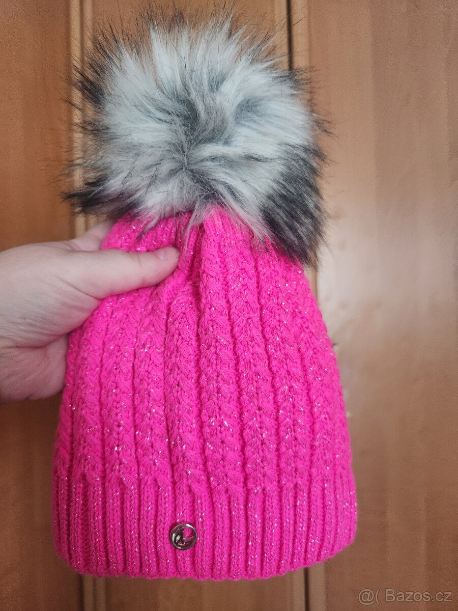 Nova, krasne ruzova cepice s bohatou ekokozesinkovou bambuli