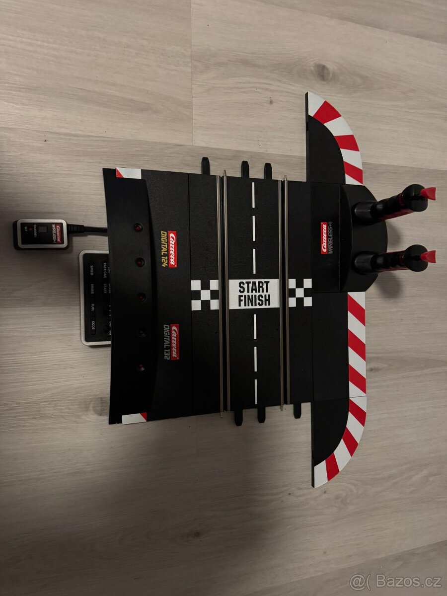 Autodráha Carrera digital 132