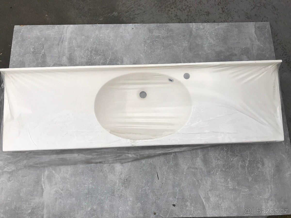 Nove umyvadlo s deskou