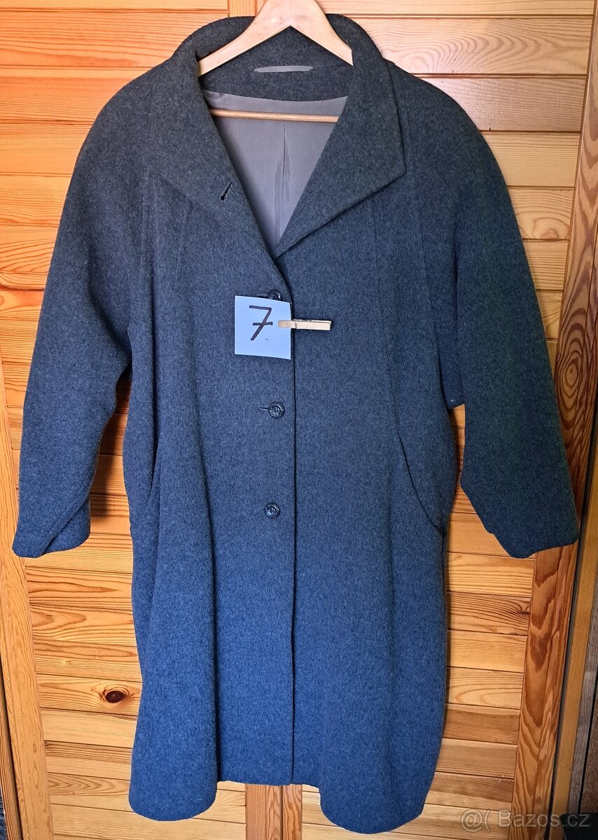 Damský dl.Kabát vel: L.-44.