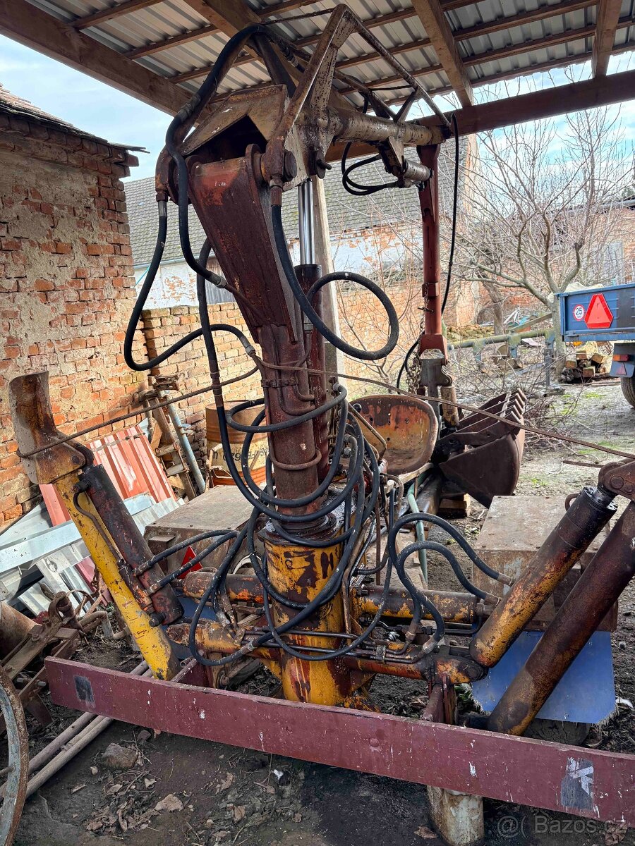 UNHZ 500 -NAKLÁDAČ HNOJE