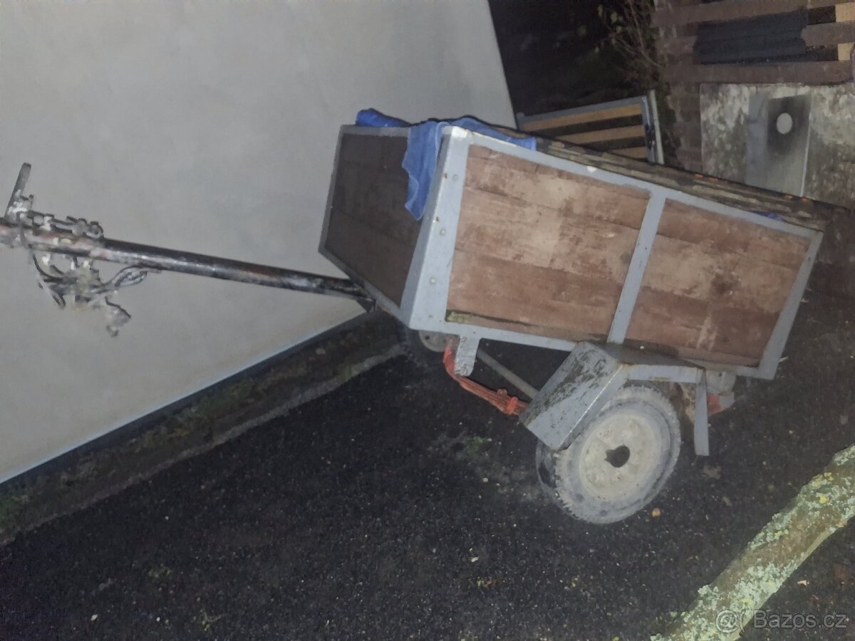 2x přívěstný vozík