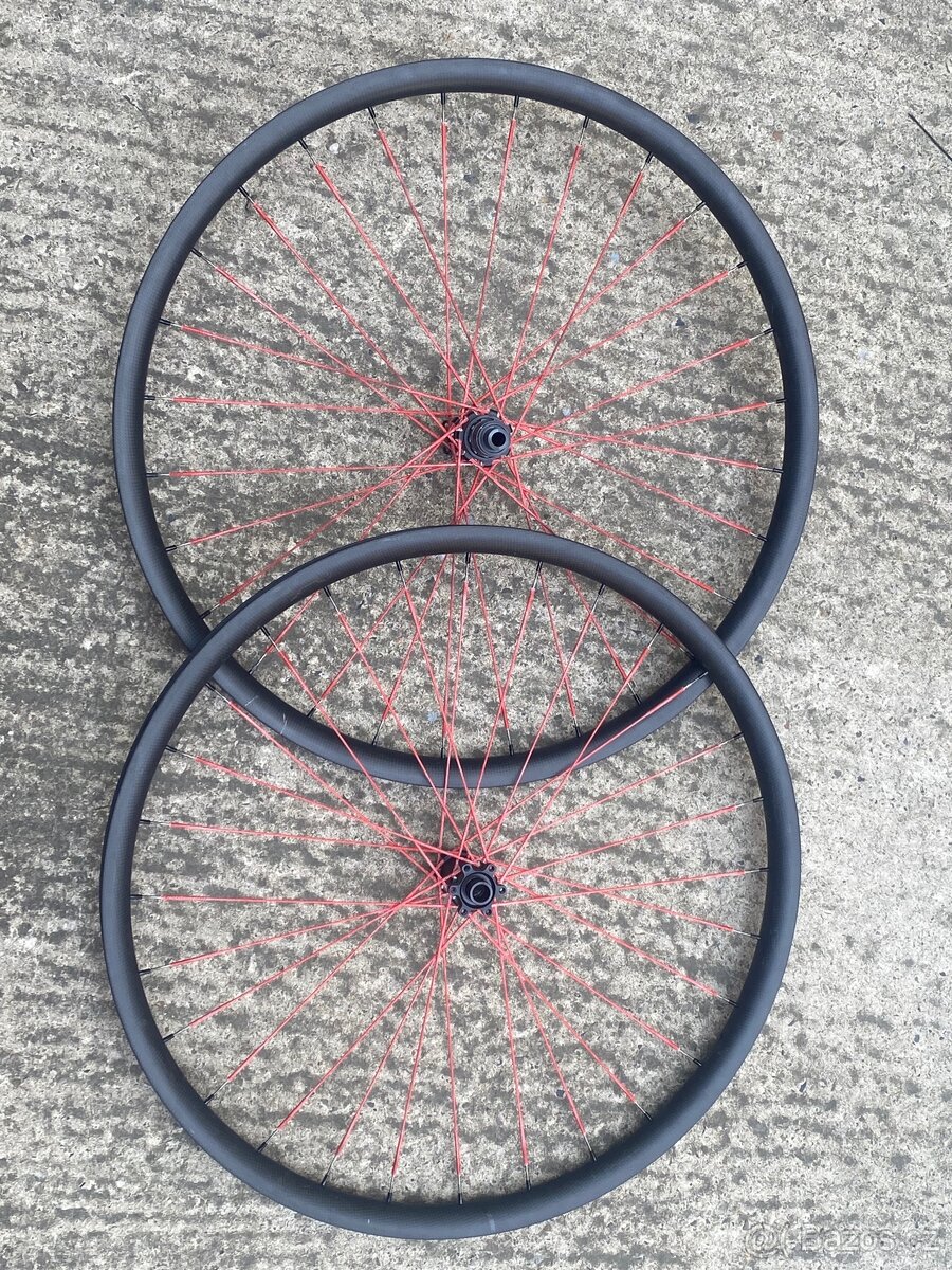 Karbonová kola 1150g, berd spokes, kotouče