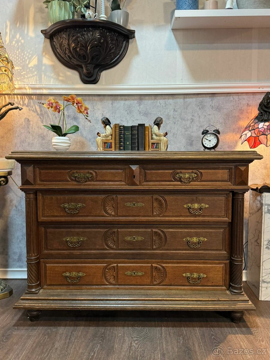 Starožitná masivní komoda (141048)