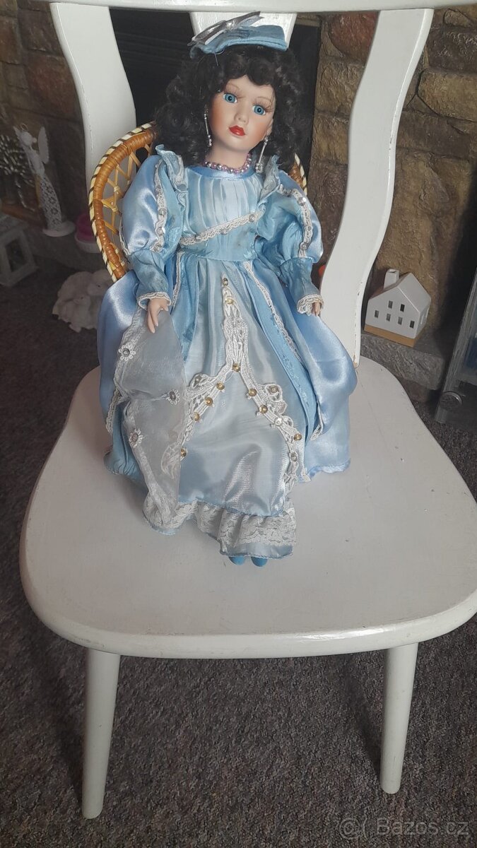 Nabízím panenku s křesílkem