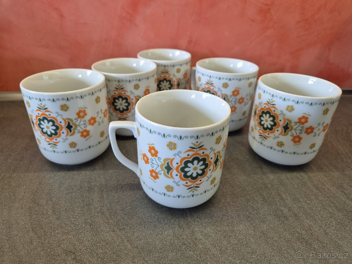 Retro hrnečky s ornamenty a květy