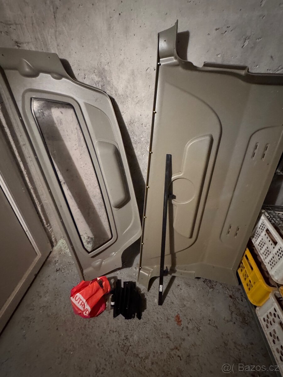 Přepážka na VW Caddy Maxi