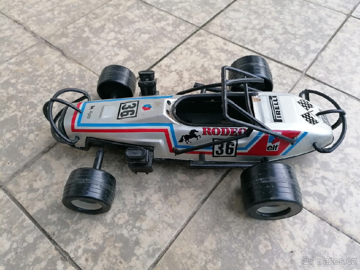 Stará plechová formule retro