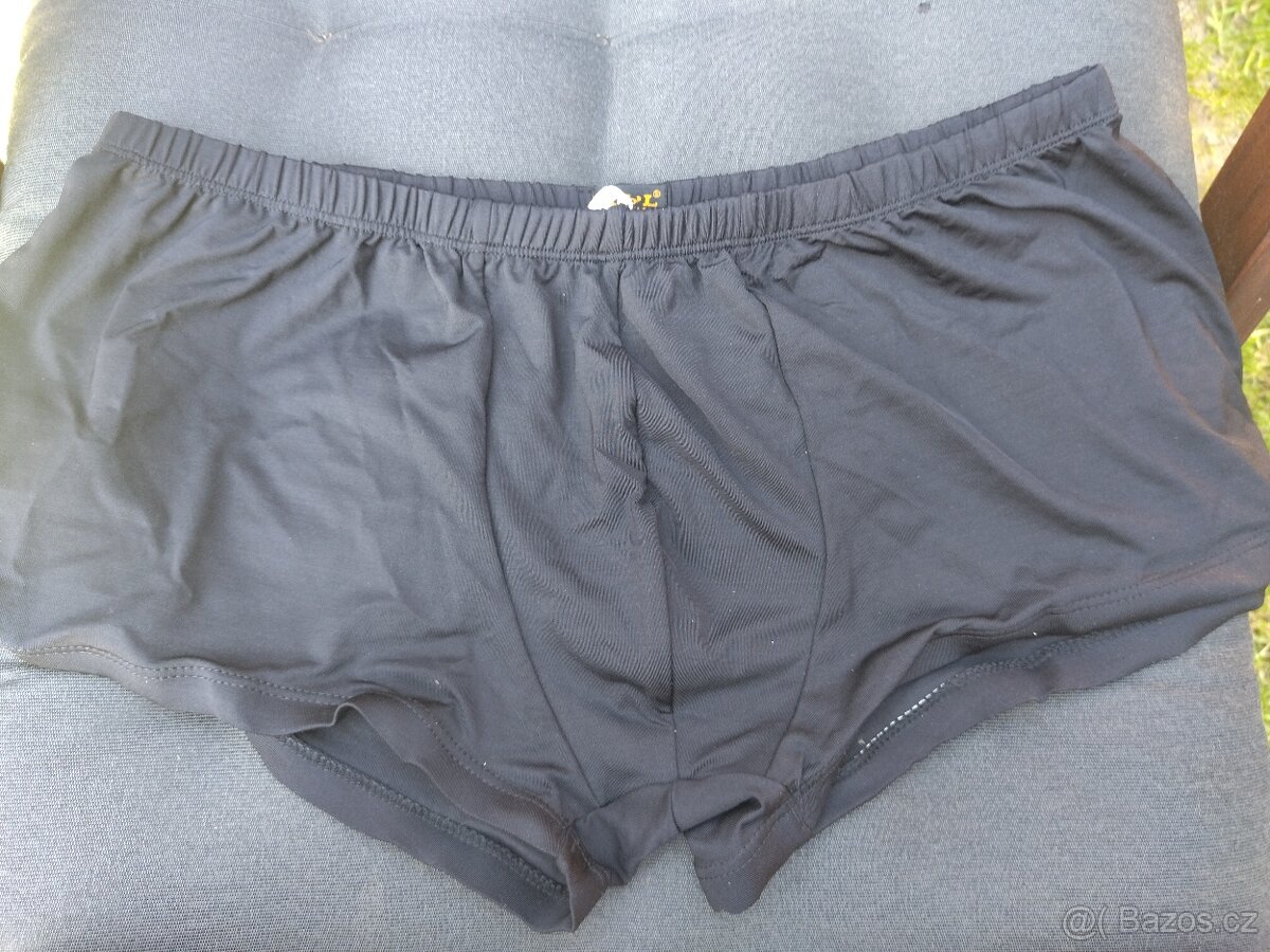 Nové pánské plavky různých velikostí