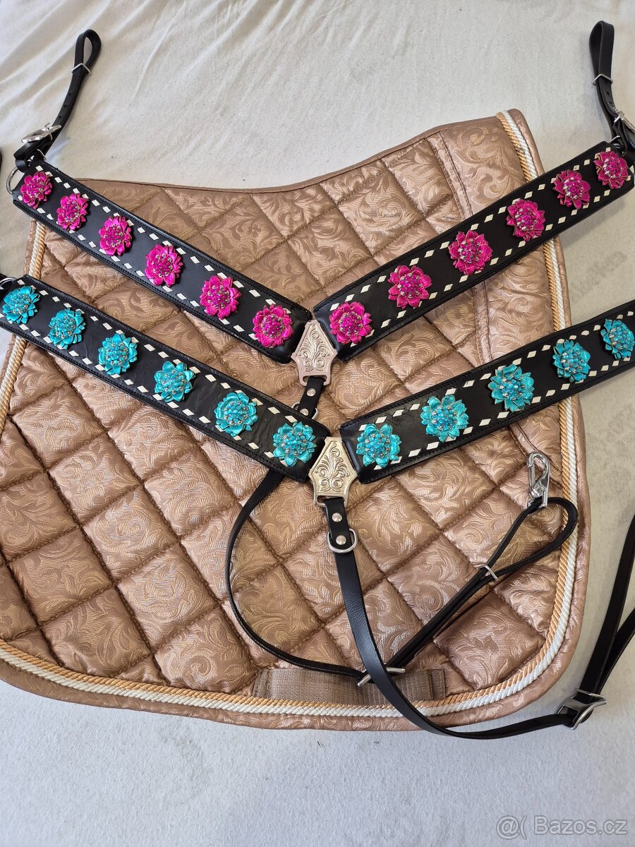 Krásné zdobené kožené poprsníky