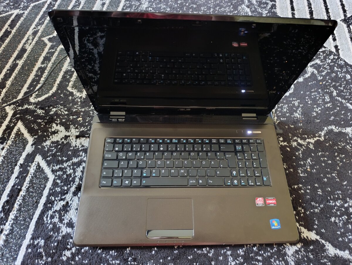 Notebook Asus X72D – na náhradní díly nebo opravu (17,3")