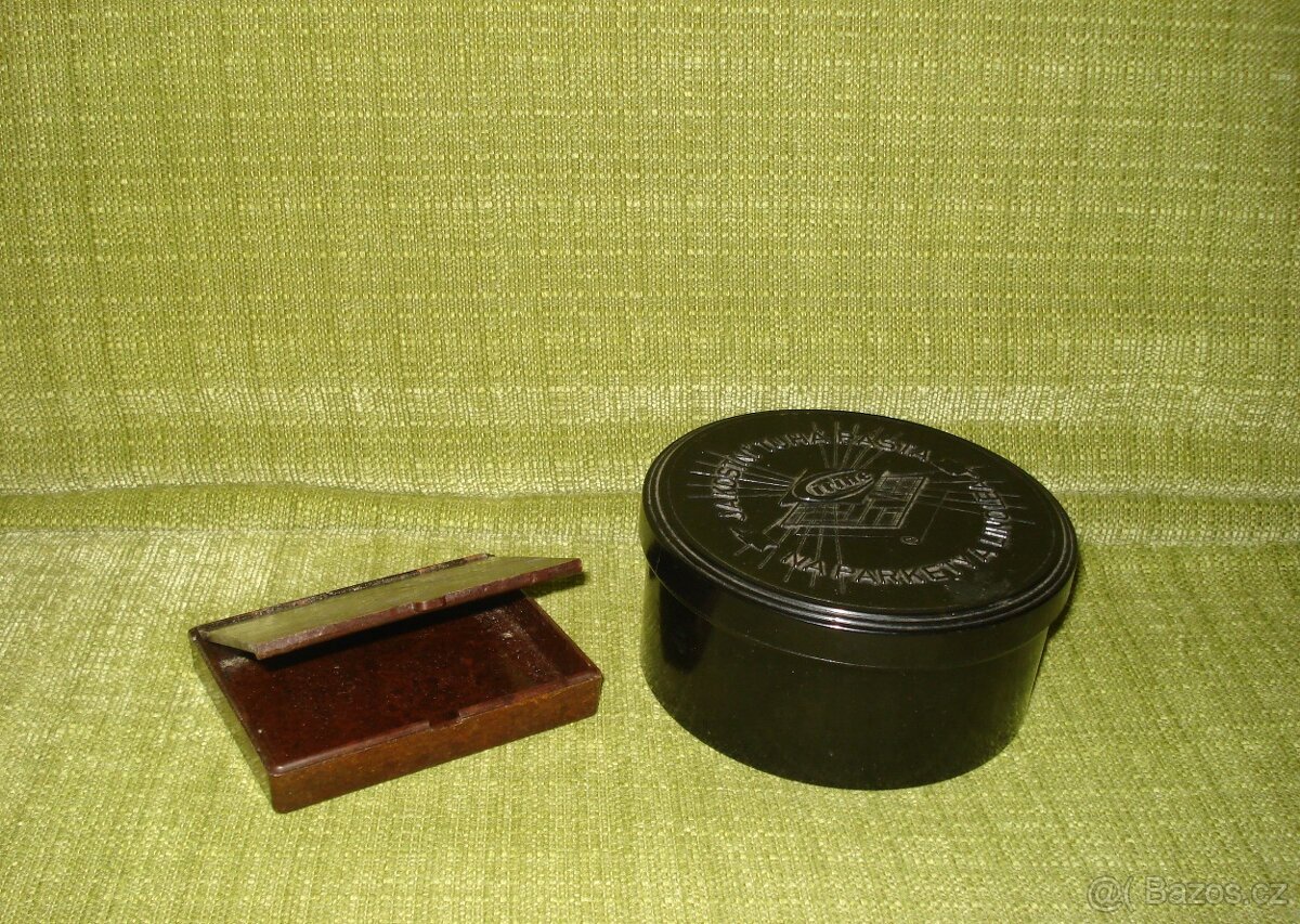 Staré bakelitové krabičky