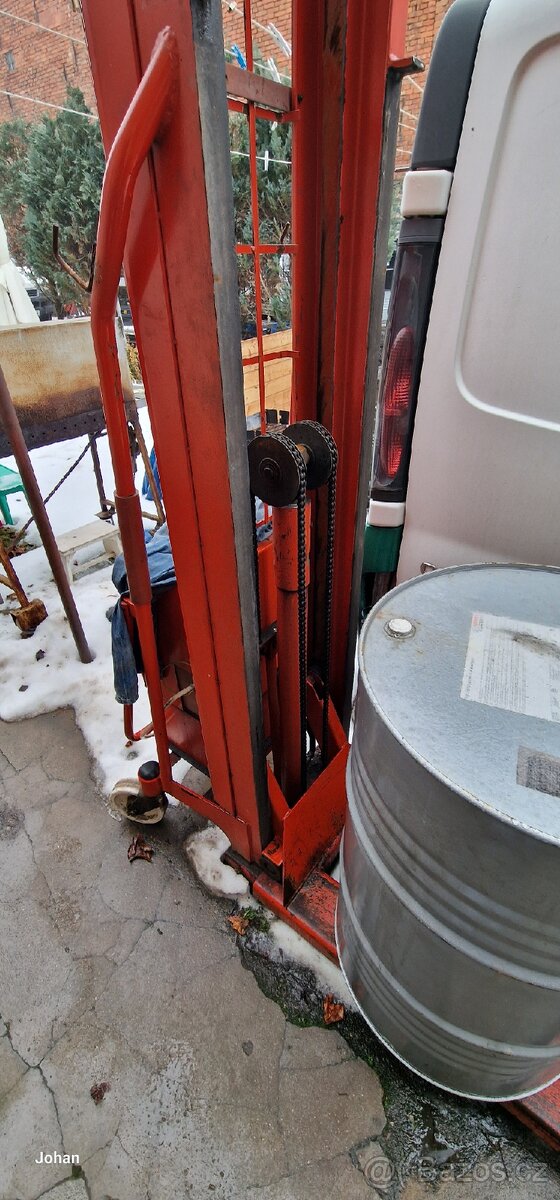 Elektrický vysokozdvyžný paletový vozík