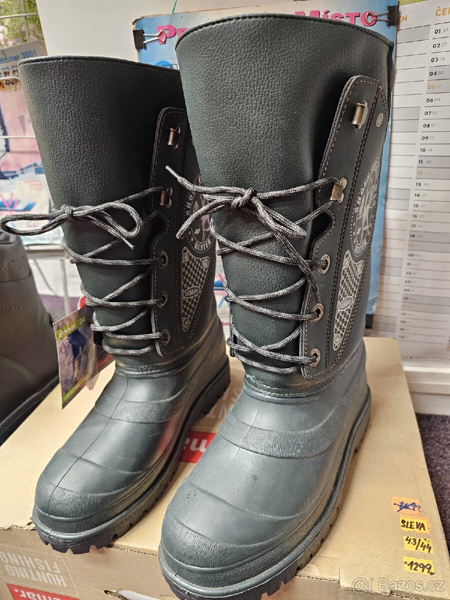 Boty Hunter 43-44 ale na 7-7,5 nohu