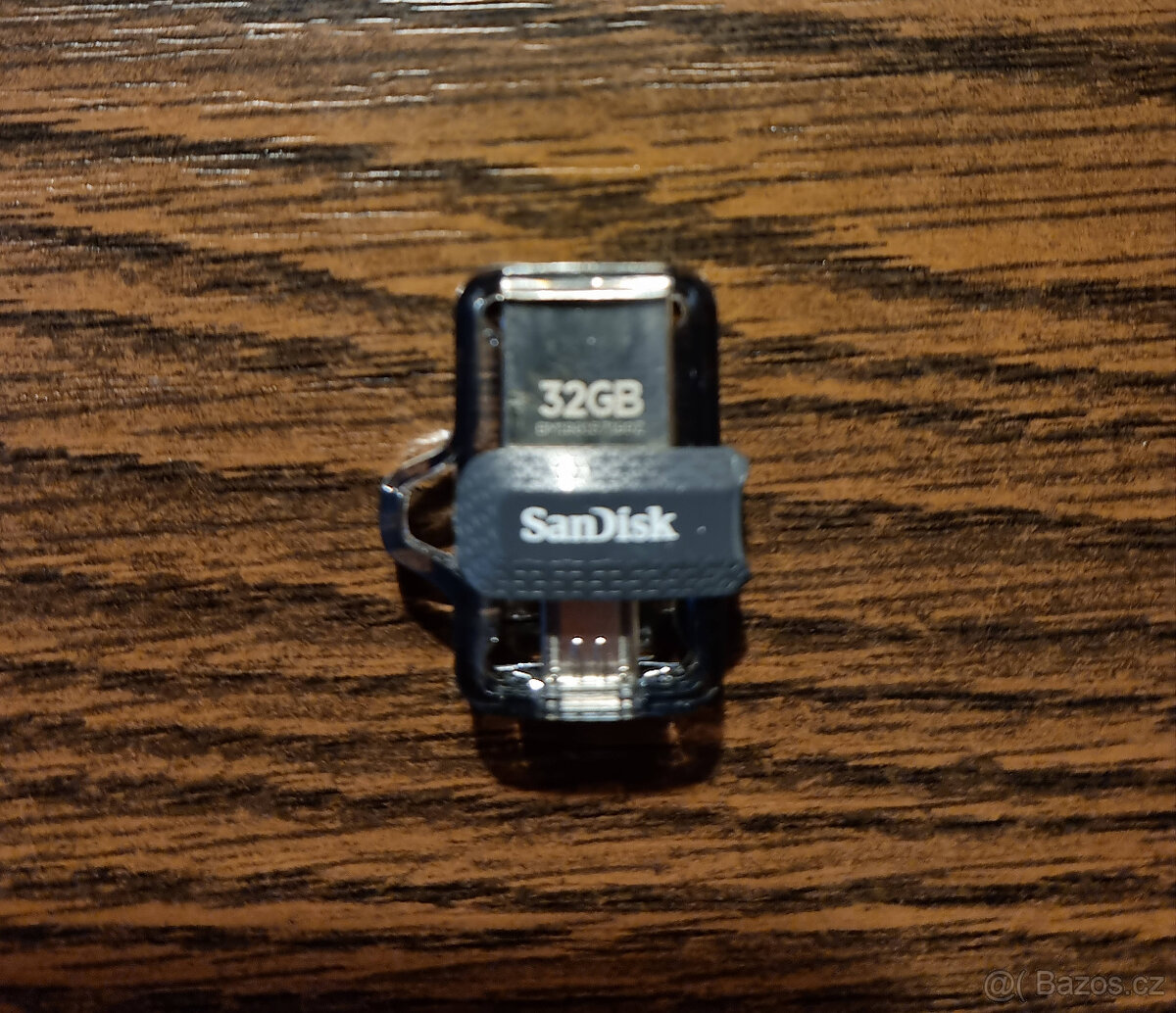 Flash disk 32GB (konektor USB-A na Micro USB-B)